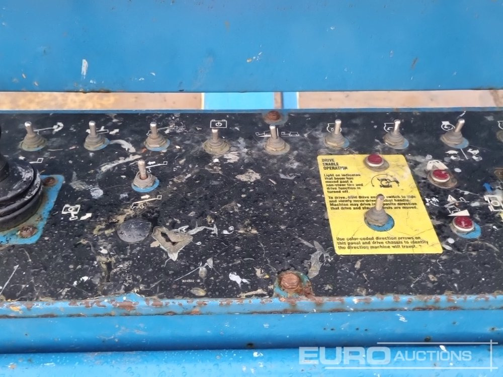 Platform pengangkat 2014 Genie S45: gambar 32