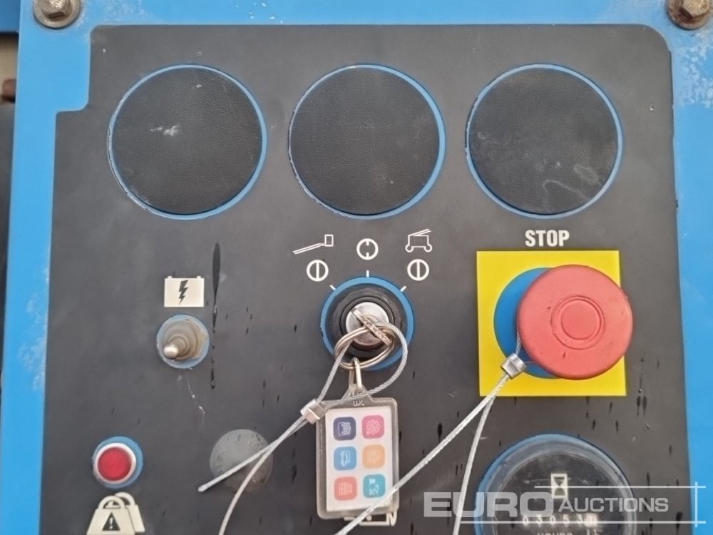 Platform pengangkat 2014 Genie S45: gambar 44