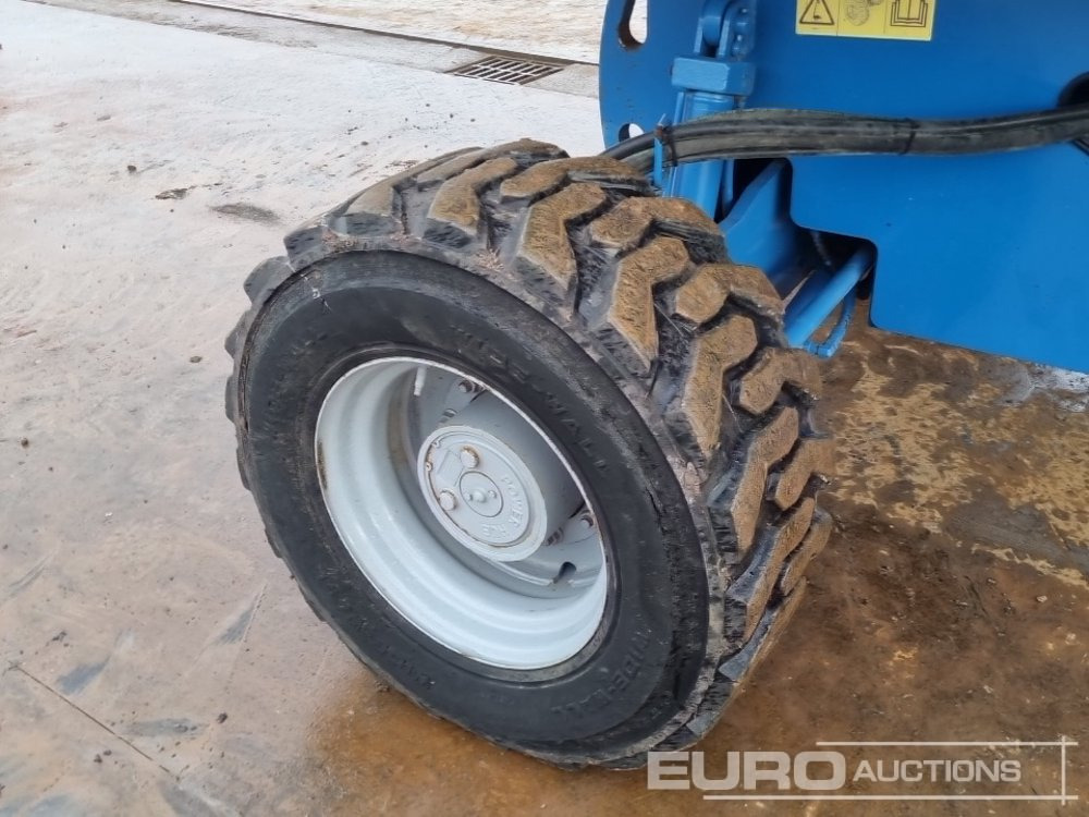 Platform pengangkat 2014 Genie S45: gambar 12