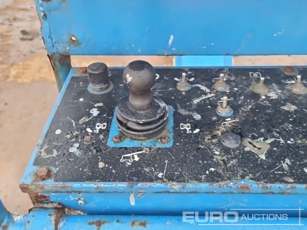 Platform pengangkat 2014 Genie S45: gambar 31