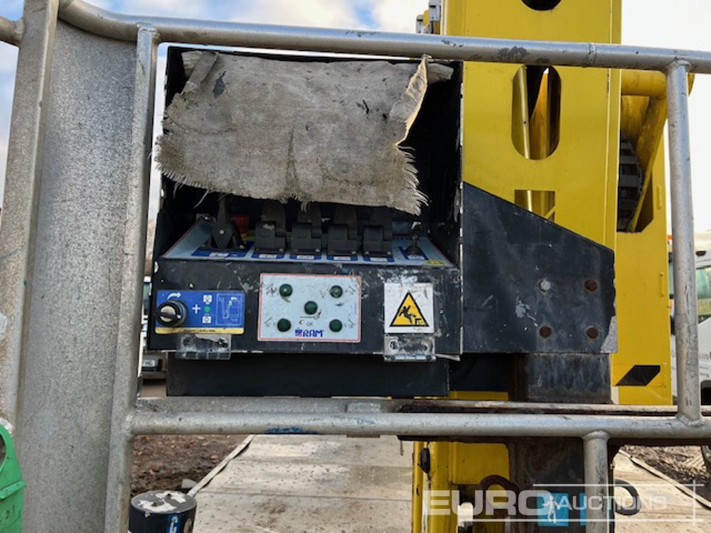 Platform udara yang dipasang di truk 2014 Nissan NT400 CABSTAR: gambar 12