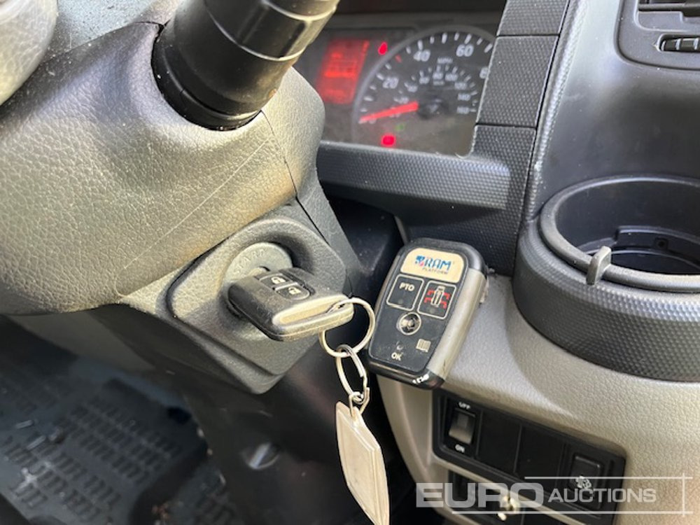 Platform udara yang dipasang di truk 2014 Nissan NT400 CABSTAR: gambar 16
