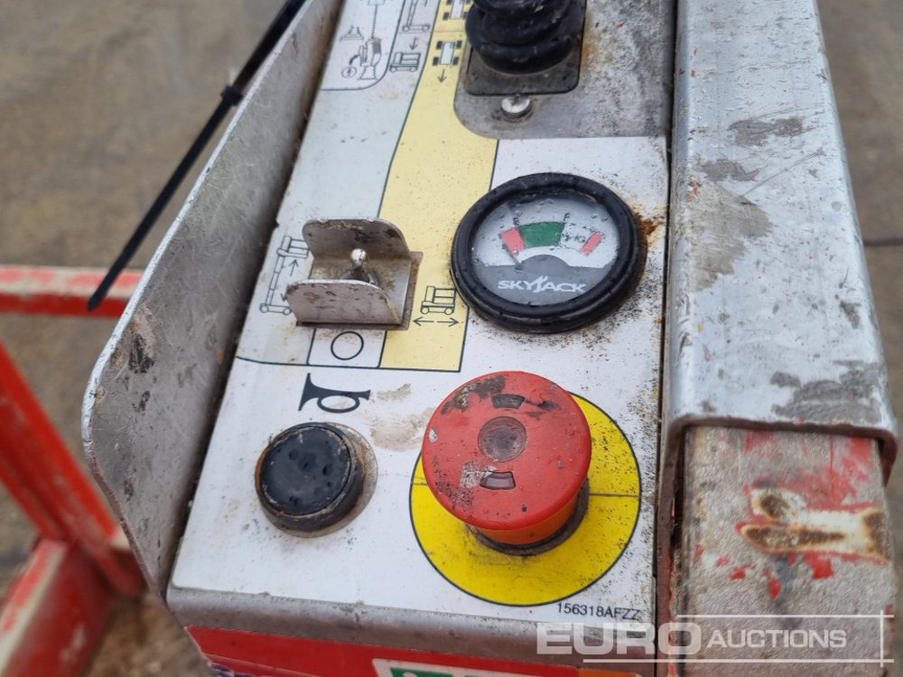 Platform pengangkat 2014 SkyJack SJ12: gambar 16 Platform pengangkat 2014 SkyJack SJ12: gambar 16