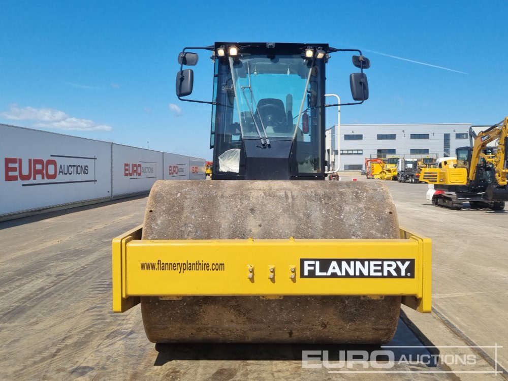 Roller 2019 CAT CS66B: gambar 8