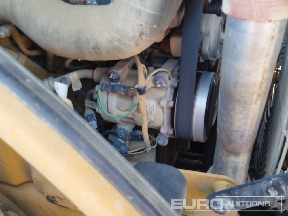 Roller 2019 CAT CS66B: gambar 21