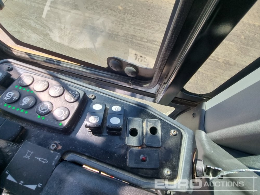 Roller 2019 CAT CS66B: gambar 28