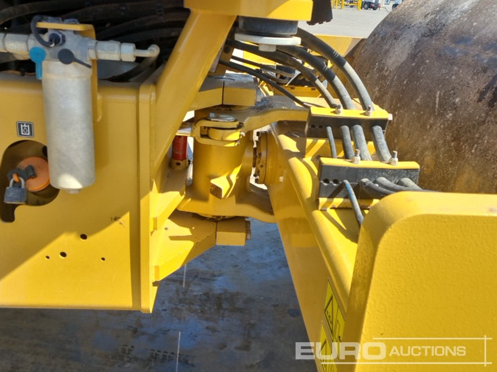 Roller 2019 CAT CS66B: gambar 15