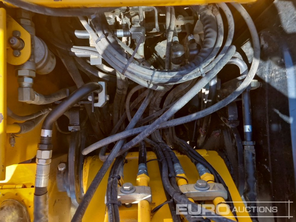 Ekskavator perayap 2019 JCB JS131LC: gambar 31