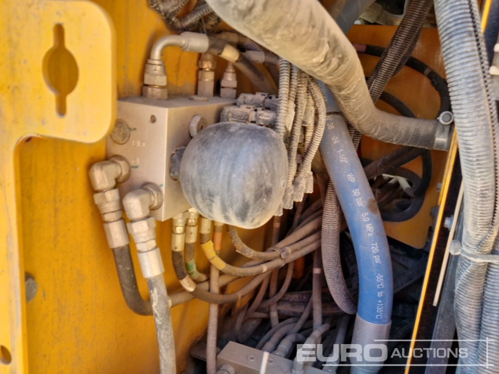Ekskavator perayap 2019 JCB JS131LC: gambar 37