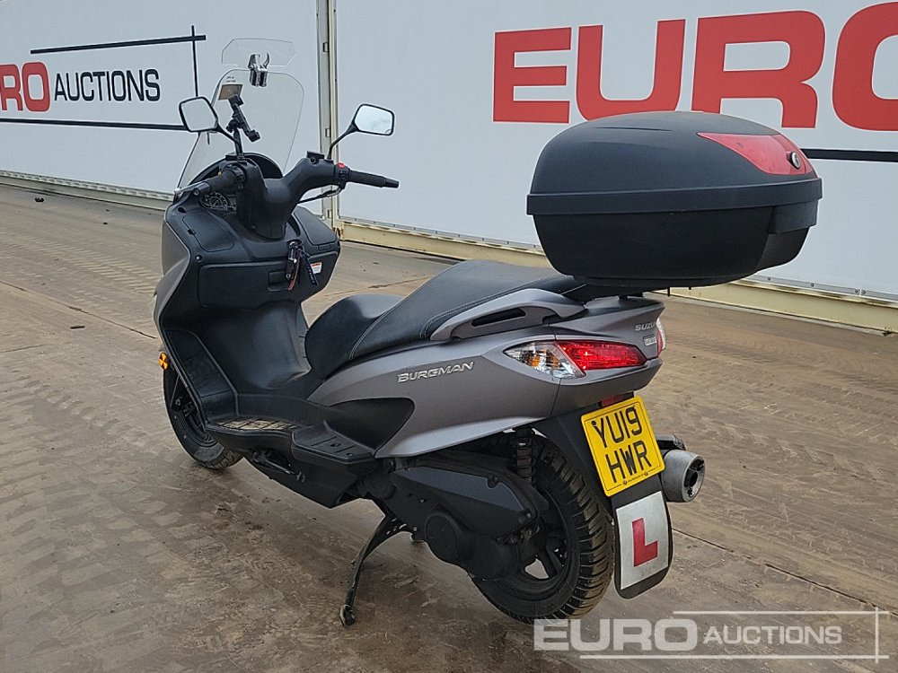 2019 Suzuki Burgman - Sepeda motor: gambar 3 2019 Suzuki Burgman - Sepeda motor: gambar 3