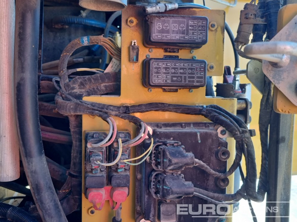 Ekskavator mini 2021 CAT 308CR: gambar 38