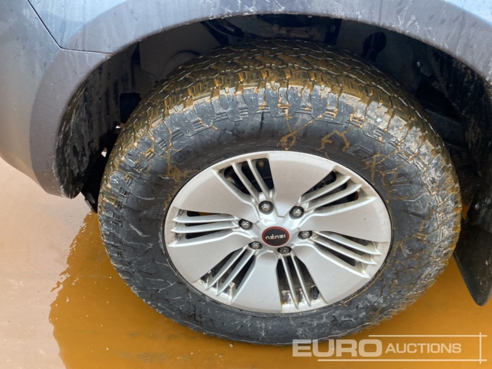 Truk pikap 2021 Isuzu D-Max: gambar 10