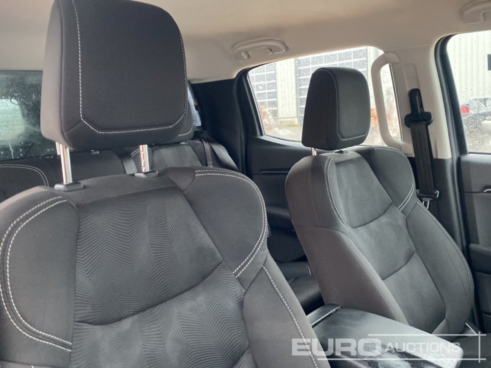 Truk pikap 2021 Isuzu D-Max: gambar 16