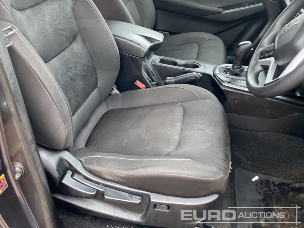 Truk pikap 2021 Isuzu D-Max: gambar 17