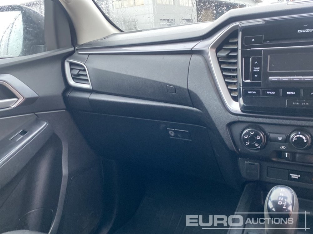 Truk pikap 2021 Isuzu D-Max: gambar 18