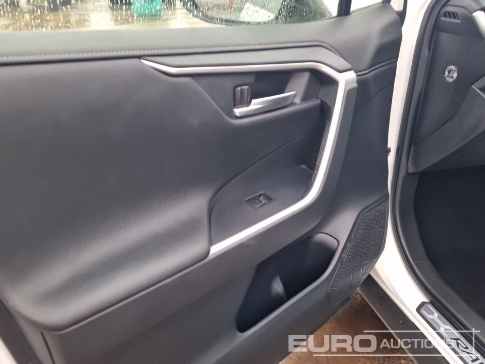 Mobil SUV 2022 Toyota RAV 4: gambar 13