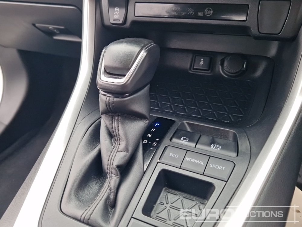 Mobil SUV 2022 Toyota RAV 4: gambar 32