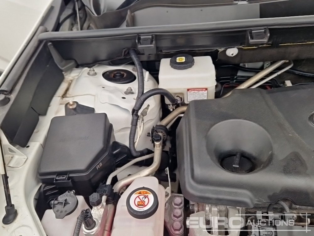 Mobil SUV 2022 Toyota RAV 4: gambar 36