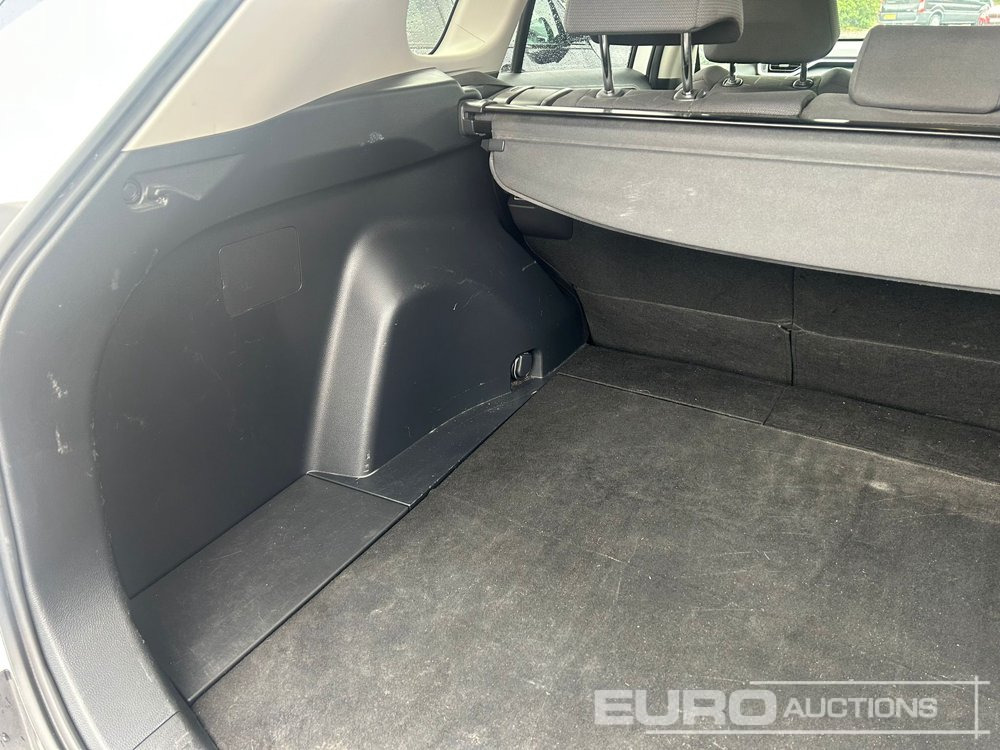 Mobil SUV 2022 Toyota RAV 4: gambar 19
