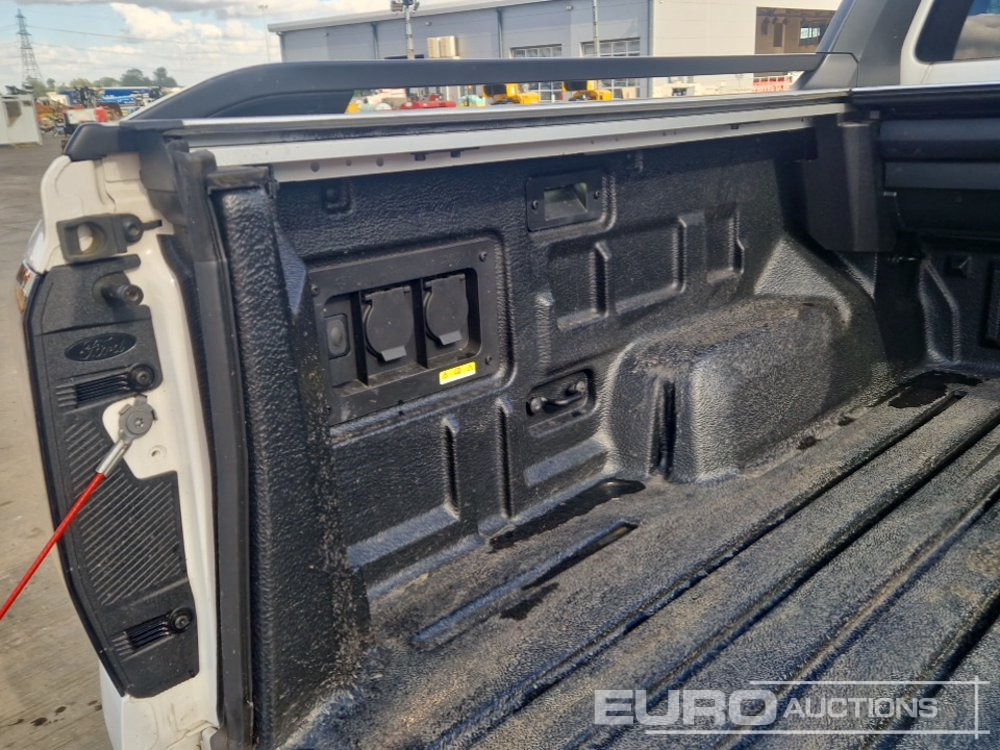 Truk pikap 2023 Ford Ranger Raptor: gambar 15