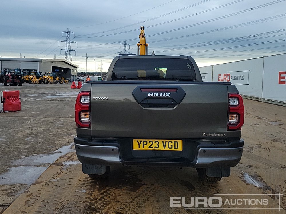 2023 Toyota Hilux Invincible X - Truk pikap: gambar 4 2023 Toyota Hilux Invincible X - Truk pikap: gambar 4