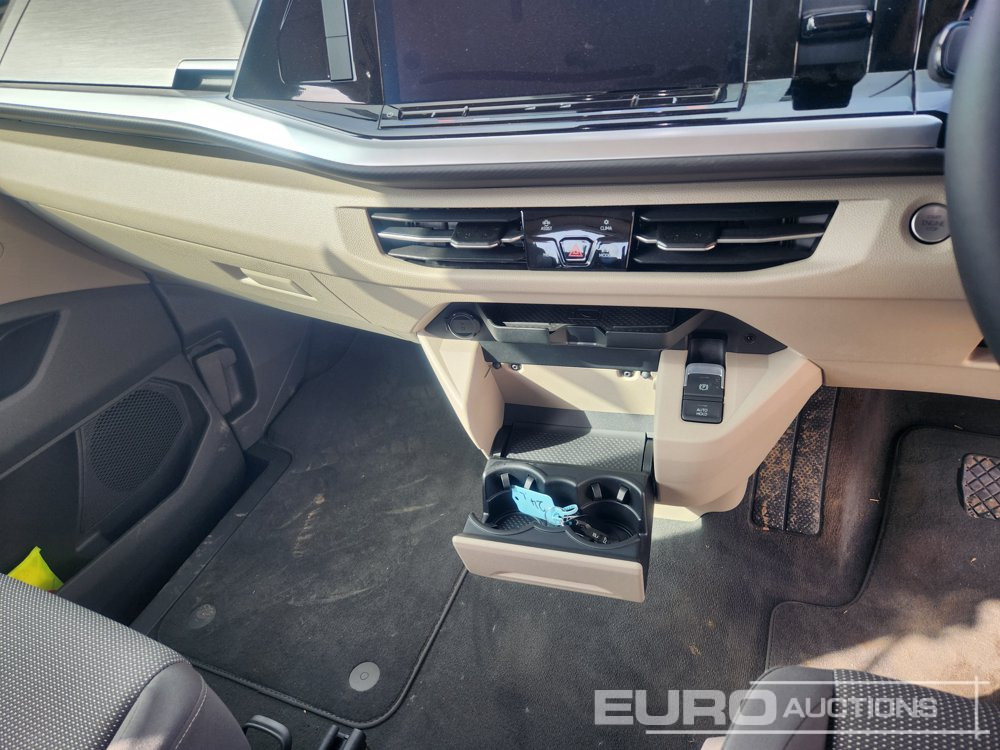 Mobil SUV 2024 Volkswagen Multivan: gambar 37