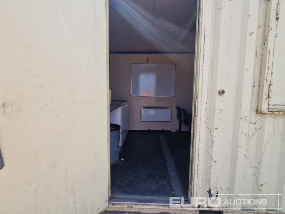 Kontainer pengiriman 26' x 10' Welfare Unit, Sutton 240Volt Generator: gambar 21
