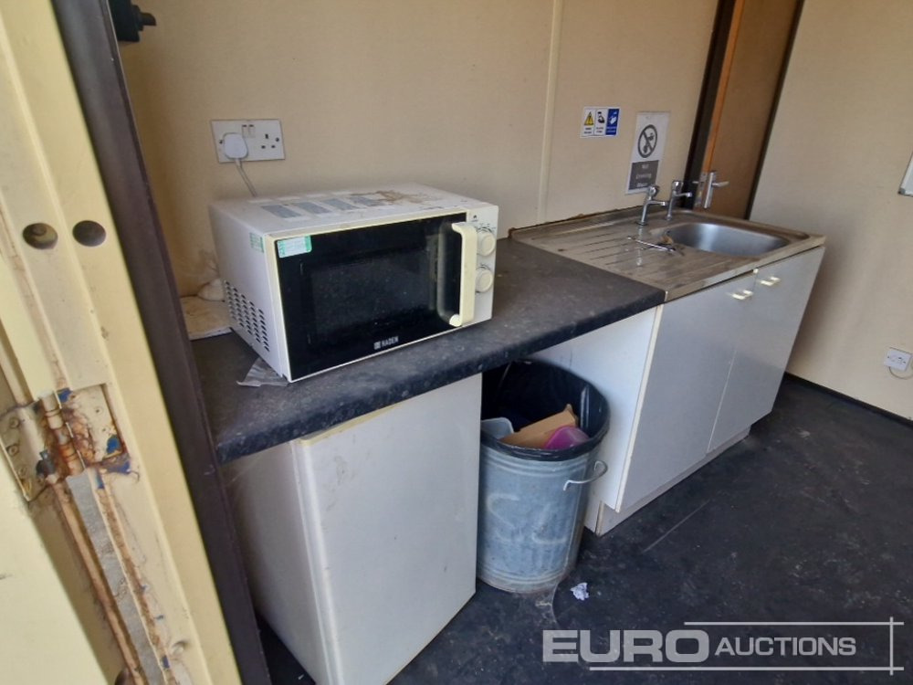 Kontainer pengiriman 26' x 10' Welfare Unit, Sutton 240Volt Generator: gambar 23