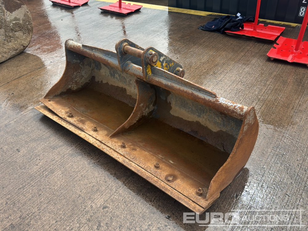 60" Strickland Ditching Bucket 45mm Pin to suit 4-6 Ton Excavator - Ember: gambar 1 60" Strickland Ditching Bucket 45mm Pin to suit 4-6 Ton Excavator - Ember: gambar 1