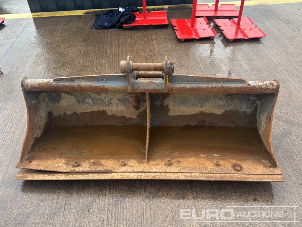 60" Strickland Ditching Bucket 45mm Pin to suit 4-6 Ton Excavator - Ember: gambar 5 60" Strickland Ditching Bucket 45mm Pin to suit 4-6 Ton Excavator - Ember: gambar 5