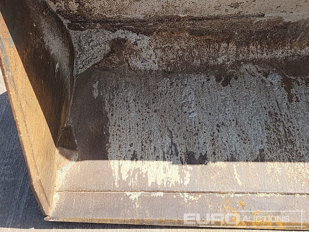 90" Front Loading Bucket to suit Manitou Telehandler - Ember: gambar 5 90" Front Loading Bucket to suit Manitou Telehandler - Ember: gambar 5