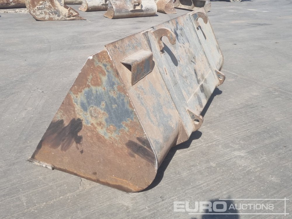90" Loading Bucket to suit Telehandler - Ember: gambar 3 90" Loading Bucket to suit Telehandler - Ember: gambar 3