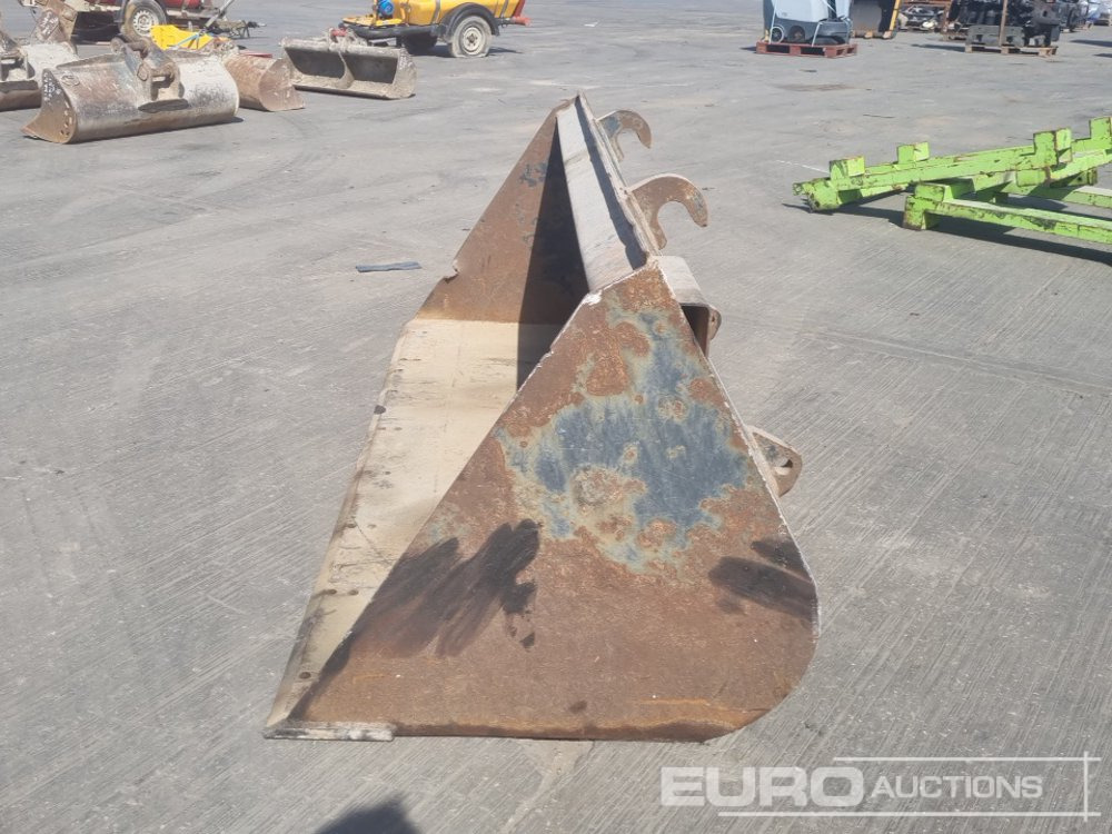 90" Loading Bucket to suit Telehandler - Ember: gambar 2 90" Loading Bucket to suit Telehandler - Ember: gambar 2