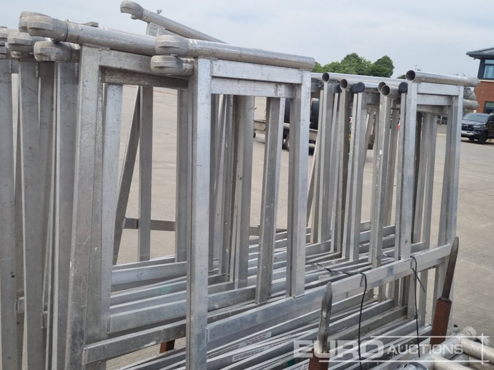 Membangun inventaris Bundle of Folding Aluminium Scaffolding (5 of), Bundle of Folding Fiberglass Scaffolding, Bundle of Aluminium Scaffolding (3 of), Aluminium Staging Boards (3 of): gambar 12