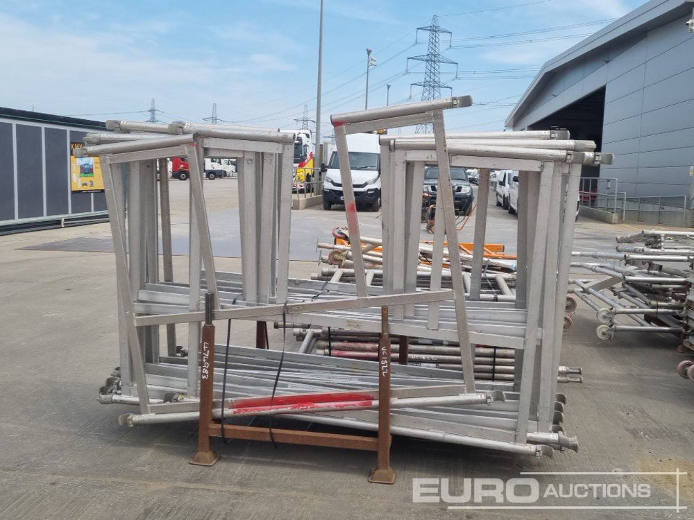 Membangun inventaris Bundle of Folding Aluminium Scaffolding (5 of), Bundle of Folding Fiberglass Scaffolding, Bundle of Aluminium Scaffolding (3 of), Aluminium Staging Boards (3 of): gambar 9
