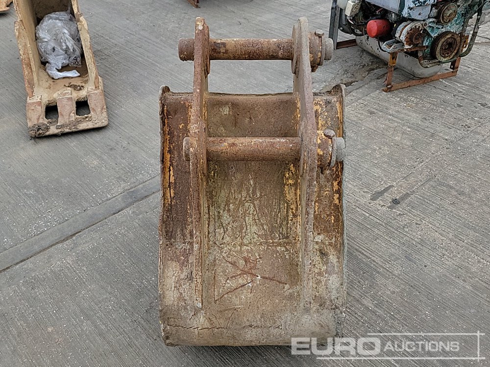 Case 24" Digging Bucket 65mm Pin to suit 13 Ton Excavator - Ember: gambar 4 Case 24" Digging Bucket 65mm Pin to suit 13 Ton Excavator - Ember: gambar 4