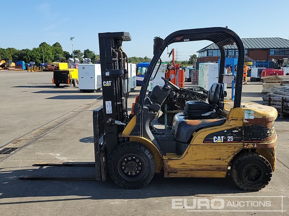 Caterpillar GP25N - Forklift: gambar 2 Caterpillar GP25N - Forklift: gambar 2