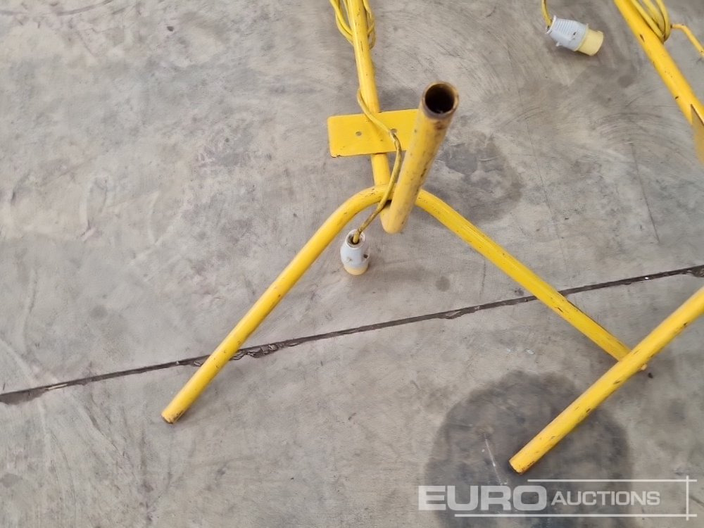Membangun inventaris Defender 110 Volt  Tripod Work Light (2 of): gambar 11