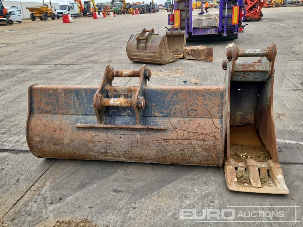 Geith 72" Ditching, 18" Digging Bucket 65mm Pin to suit 13 Ton Excavator - Ember: gambar 3 Geith 72" Ditching, 18" Digging Bucket 65mm Pin to suit 13 Ton Excavator - Ember: gambar 3