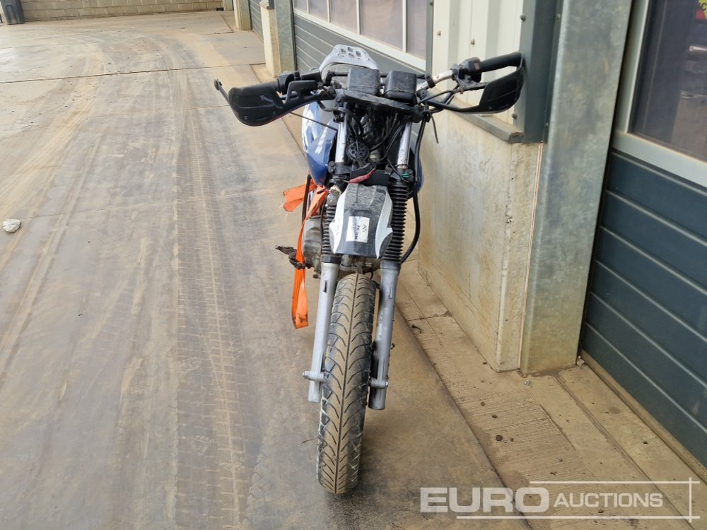 Hartford Petrol Motorcycle (Non Runner) - Sepeda motor: gambar 4 Hartford Petrol Motorcycle (Non Runner) - Sepeda motor: gambar 4