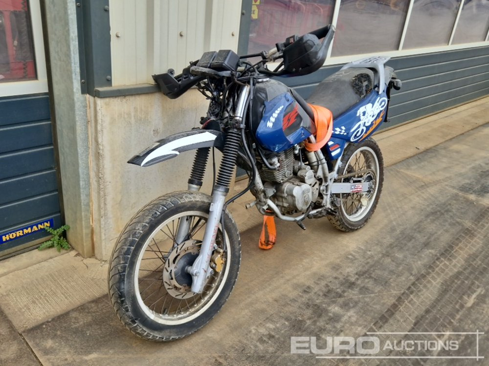 Hartford Petrol Motorcycle (Non Runner) - Sepeda motor: gambar 5 Hartford Petrol Motorcycle (Non Runner) - Sepeda motor: gambar 5