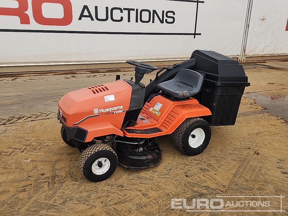 Husqvarna LT120, 2WD, Petrol Ride On Lawnmower - Mesin pemotong rumput: gambar 1 Husqvarna LT120, 2WD, Petrol Ride On Lawnmower - Mesin pemotong rumput: gambar 1