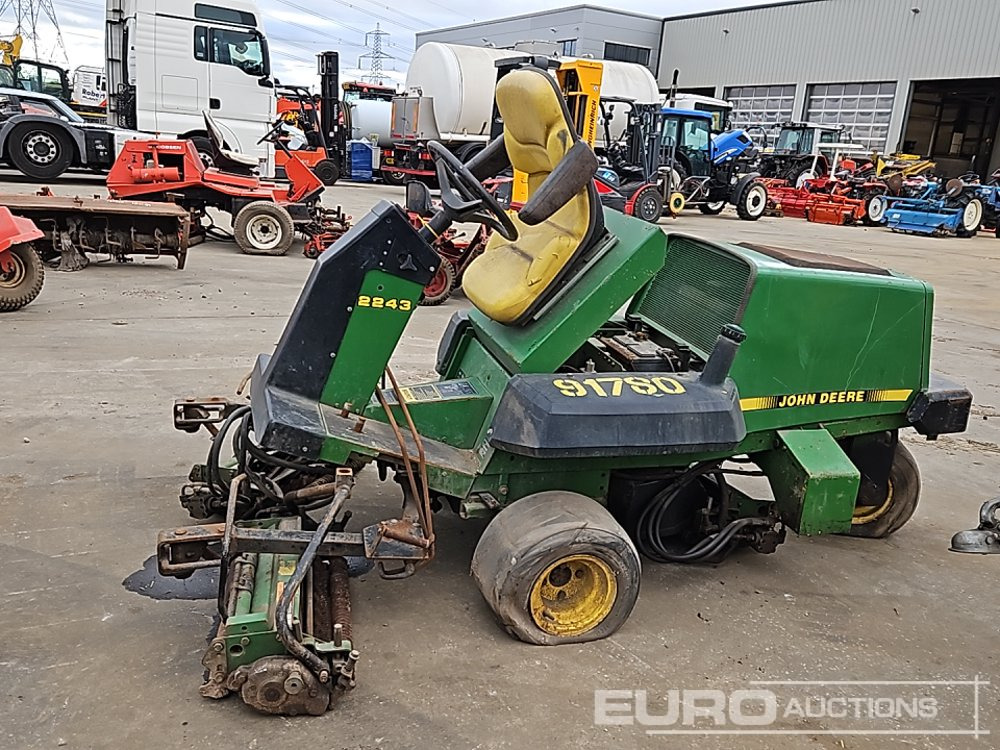 John Deere 2243 - Mesin pemotong rumput: gambar 3 John Deere 2243 - Mesin pemotong rumput: gambar 3