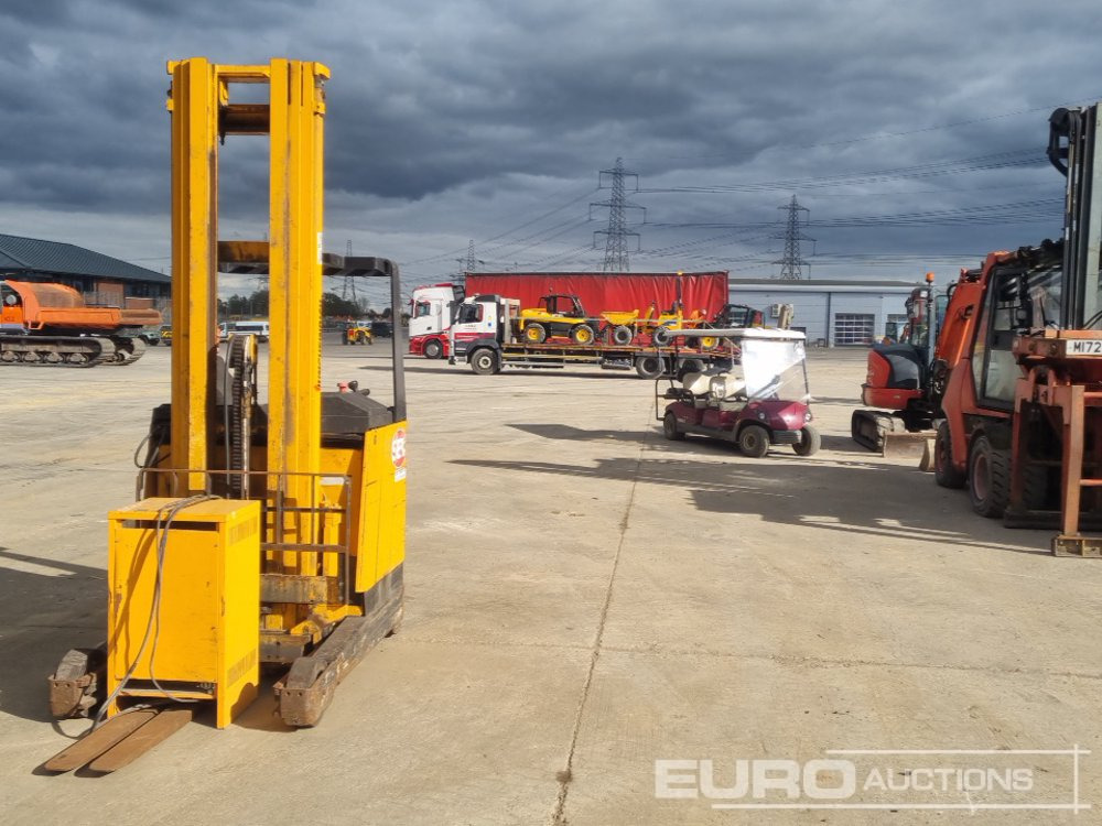 Jungheinrich Electric Side Loader Forklift, 3 Stage Free Lift Mast, Forks, Charger (Flat Battery) - Forklift: gambar 5 Jungheinrich Electric Side Loader Forklift, 3 Stage Free Lift Mast, Forks, Charger (Flat Battery) - Forklift: gambar 5