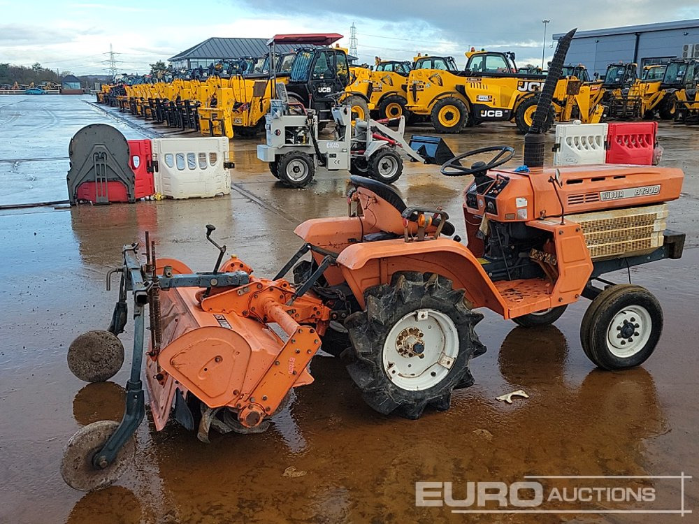 Kubota B1200 - Traktor kompak: gambar 5 Kubota B1200 - Traktor kompak: gambar 5
