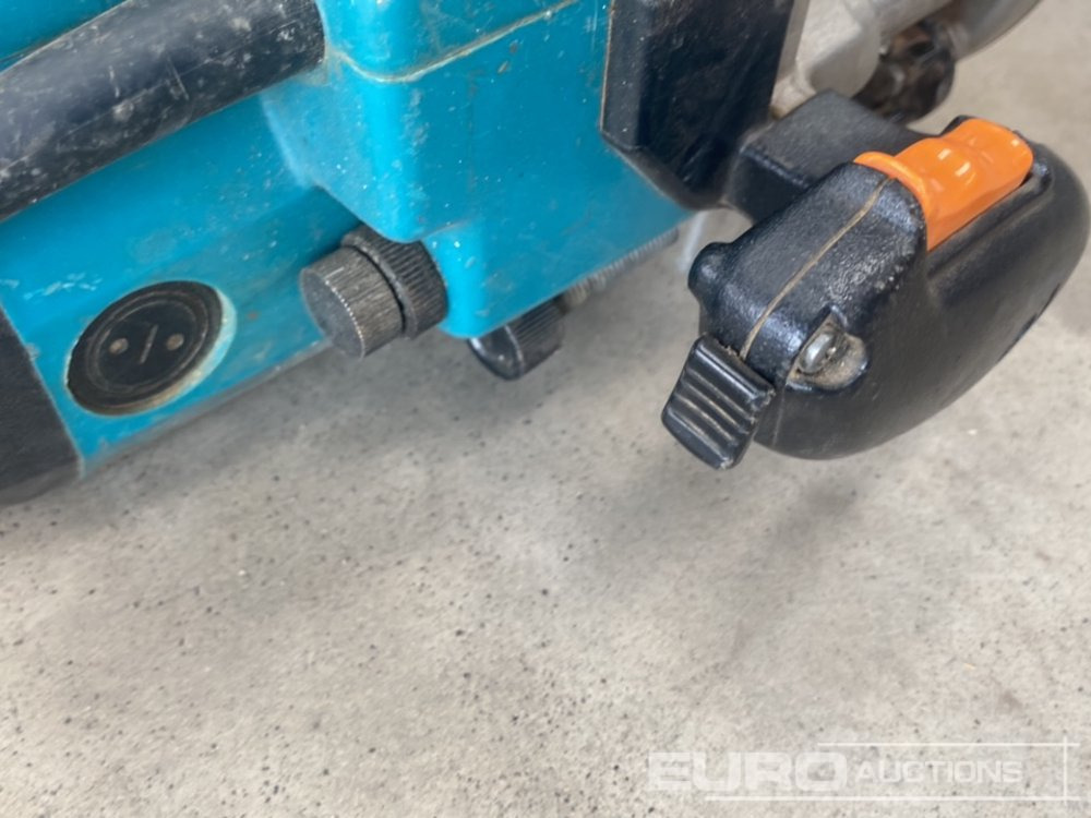 Membangun inventaris Makita 3612 110 Volt Router: gambar 7