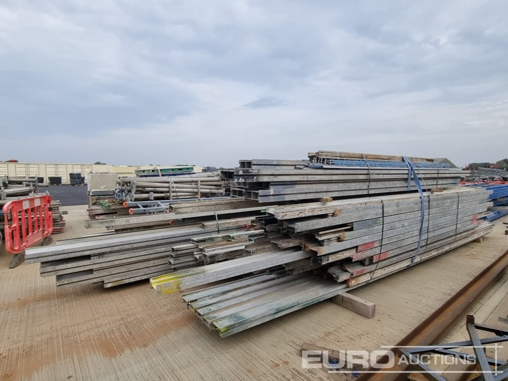 Peri Trio 3.3m x 0.9m Panel, 2.7m x 0.7m Panel, 1.2m x 0.7m Panel, 1.2m x 0.6m Panel, Bundle of 225mm Twin Web Beams (2 of), Bundle of 150mm Twin Web Beams (4 of), Adjustable Acrow Prop (5 of) - Membangun inventaris: gambar 3 Peri Trio 3.3m x 0.9m Panel, 2.7m x 0.7m Panel, 1.2m x 0.7m Panel, 1.2m x 0.6m Panel, Bundle of 225mm Twin Web Beams (2 of), Bundle of 150mm Twin Web Beams (4 of), Adjustable Acrow Prop (5 of) - Membangun inventaris: gambar 3