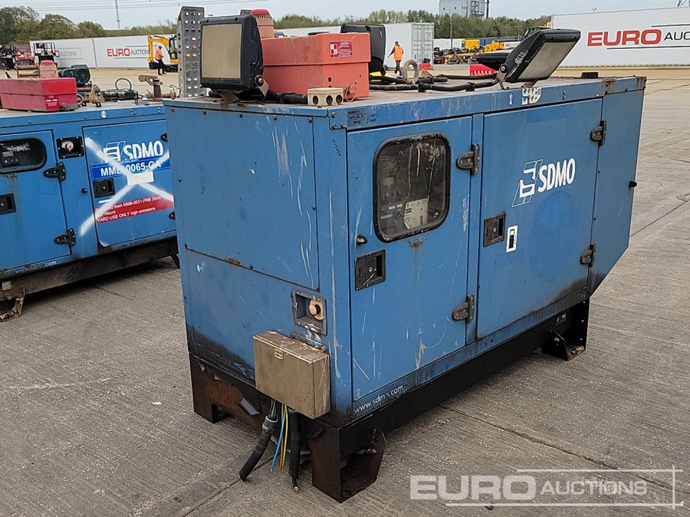 SDMO Generator, 4 Cylinder Engine - Genset: gambar 1 SDMO Generator, 4 Cylinder Engine - Genset: gambar 1