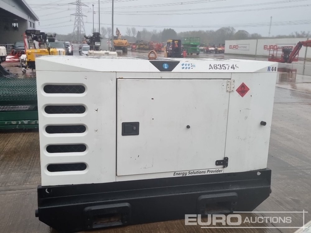SDMO R44 - Genset: gambar 2 SDMO R44 - Genset: gambar 2