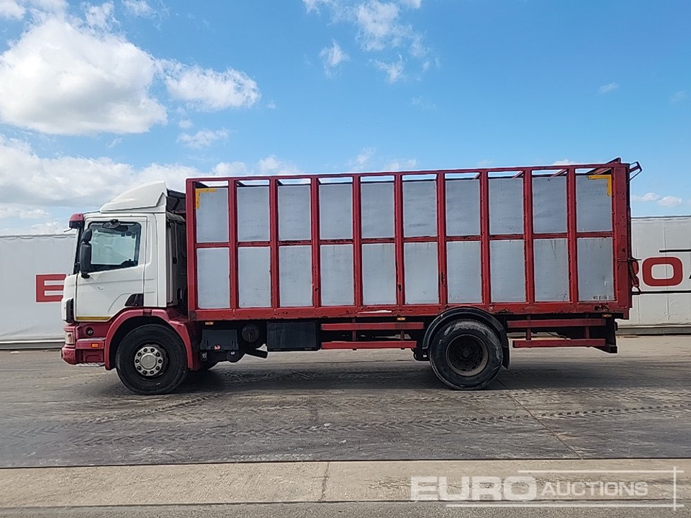 Scania 94D.220 - Truk pengangkut hewan: gambar 2 Scania 94D.220 - Truk pengangkut hewan: gambar 2